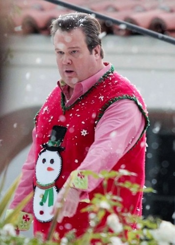 cameron tucker modern family in christmas sweater