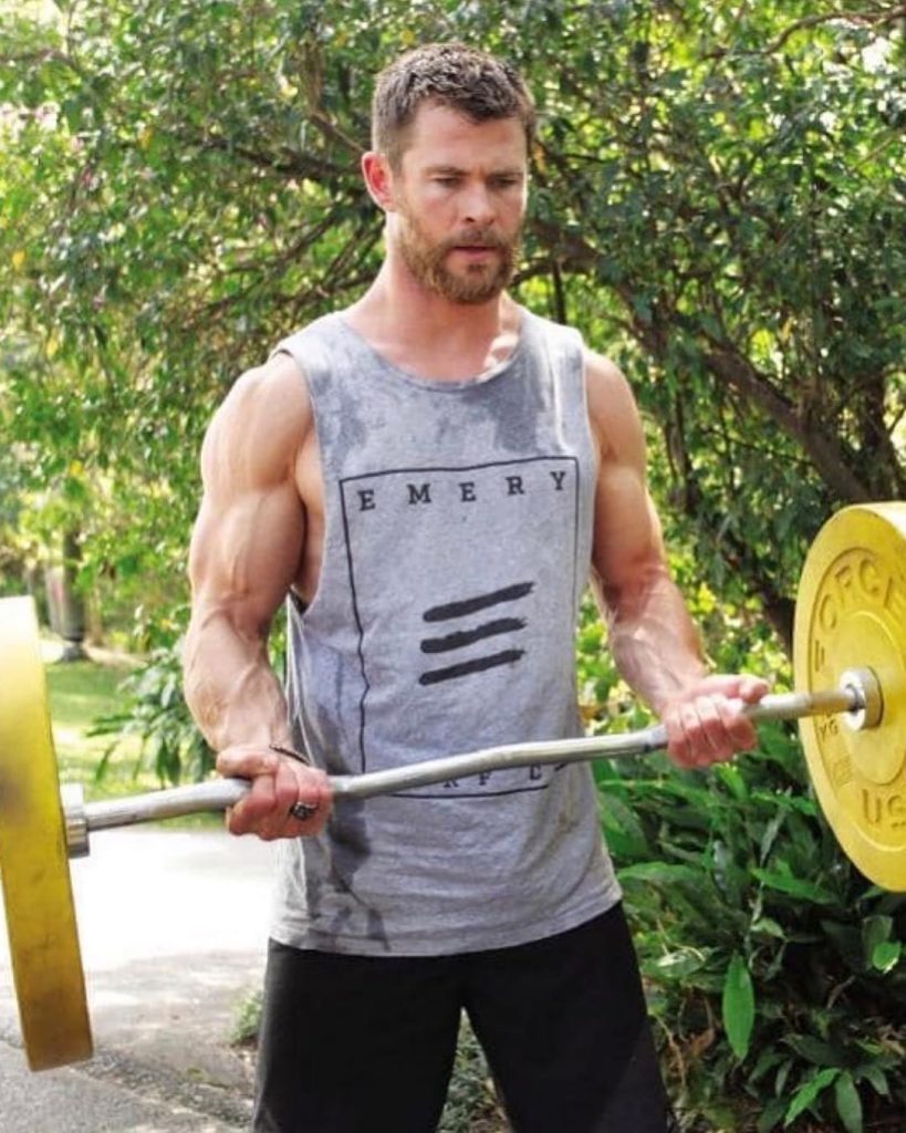 chris hemsworth thor bicepsworkout